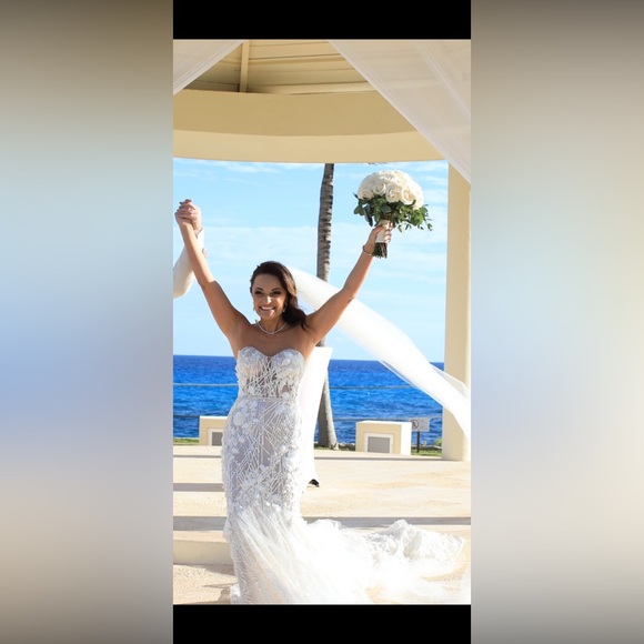 BERTA BRIDAL 19-110 Athens Collection STUNNING gown wedding dress! - Picture 8 of 17